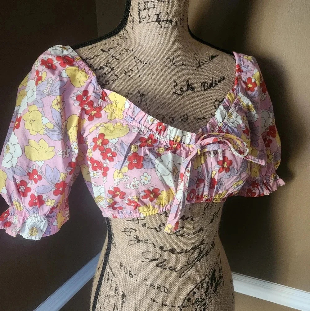 NWOT Vero Moda Floral Crop Top Sm